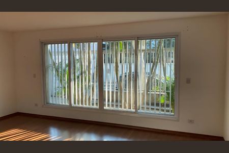 Casa para alugar com 300m², 4 quartos e 6 vagas