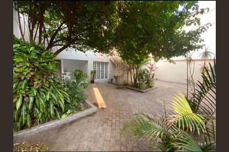 Casa para alugar com 300m², 4 quartos e 6 vagas