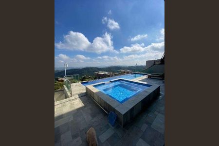 Casa à venda com 950m², 4 quartos e 6 vagas
