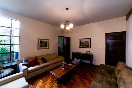 Sala de casa à venda com 3 quartos, 240m² em Cachoeirinha, Belo Horizonte