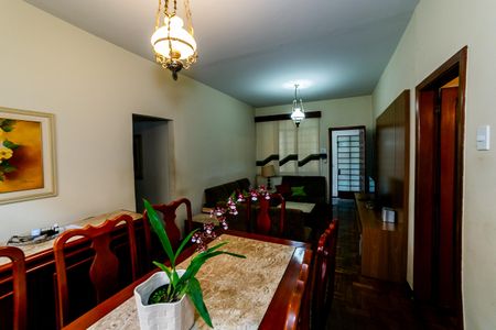Casa para alugar com 240m², 3 quartos e 4 vagas Casa para alugar com 240m², 3 quartos e 4 vagasSala