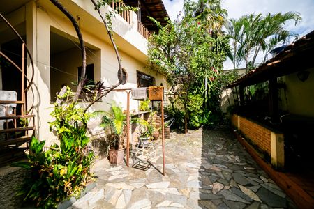 Casa para alugar com 240m², 3 quartos e 4 vagas Casa para alugar com 240m², 3 quartos e 4 vagasQuintal