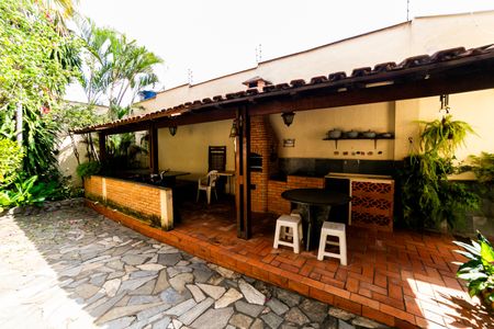 Casa para alugar com 240m², 3 quartos e 4 vagas Casa para alugar com 240m², 3 quartos e 4 vagasQuintal