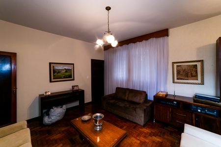 Casa para alugar com 240m², 3 quartos e 4 vagas Casa para alugar com 240m², 3 quartos e 4 vagasSala