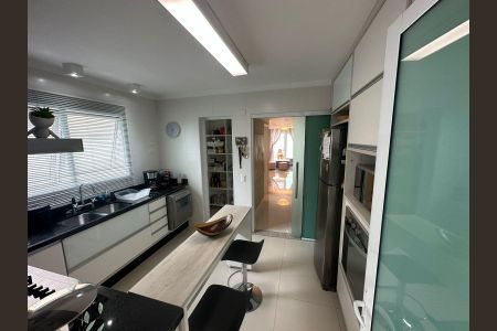 Casa à venda com 320m², 4 quartos e 3 vagasCozinha