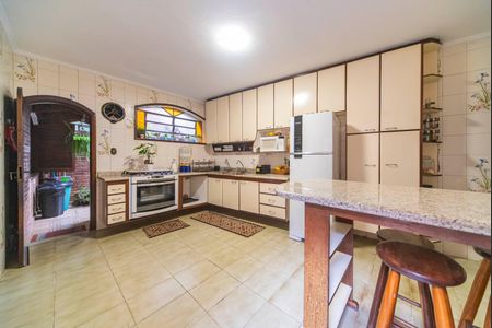 Casa à venda com 198m², 3 quartos e 3 vagasCozinha 