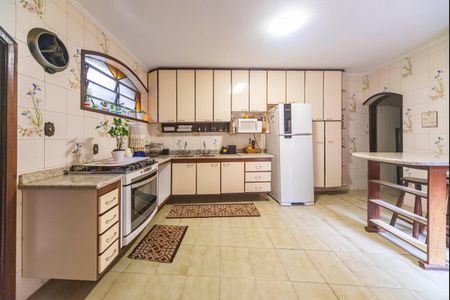 Casa à venda com 198m², 3 quartos e 3 vagasCozinha 
