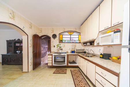 Casa à venda com 198m², 3 quartos e 3 vagasCozinha 