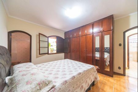 Casa à venda com 198m², 3 quartos e 3 vagasQuarto 2