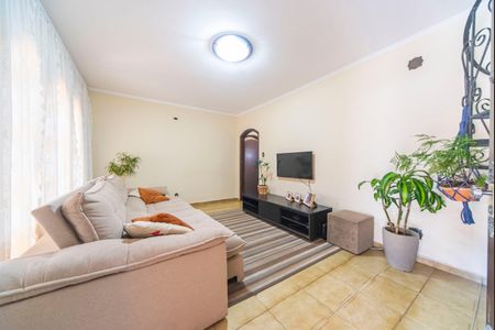 Casa à venda com 198m², 3 quartos e 3 vagasSala