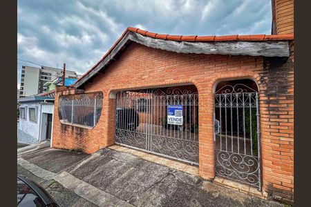 Casa à venda com 198m², 3 quartos e 3 vagasFachada
