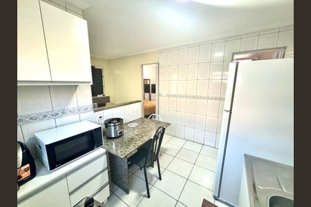 Cozinha de apartamento à venda com 2 quartos, 48m² em Conjunto Habitacional Padre Manoel da Nobrega, São Paulo