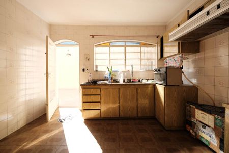 Casa para alugar com 300m², 6 quartos e 6 vagasCozinha