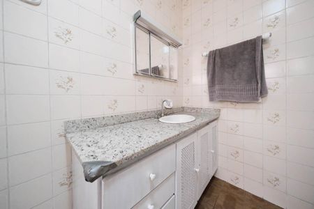 Casa para alugar com 300m², 6 quartos e 6 vagasBanheiro
