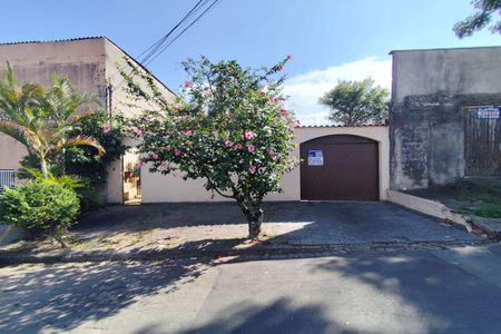 Casa para alugar com 300m², 6 quartos e 6 vagasFachada