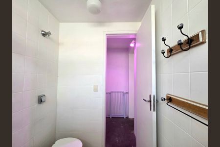 Casa de condomínio para alugar com 130m², 2 quartos e 1 vagaBanheiro da Suíte