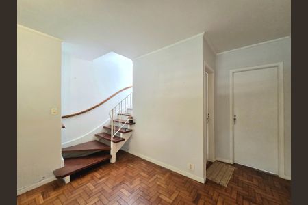 Sala de casa de condomínio para alugar com 2 quartos, 130m² em Vila Olímpia, São Paulo