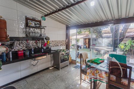 Casa para alugar com 450m², 4 quartos e 4 vagasCozinha no 2° Pavimento