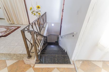 Casa para alugar com 450m², 4 quartos e 4 vagasEscada de Acesso ao 2° Pavimento