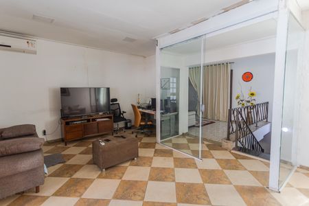 Sala 1 de casa para alugar com 4 quartos, 450m² em Ipiranga, Belo Horizonte