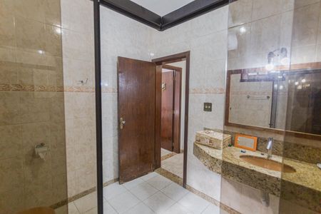 Casa para alugar com 450m², 4 quartos e 4 vagasBanheiro Social 1