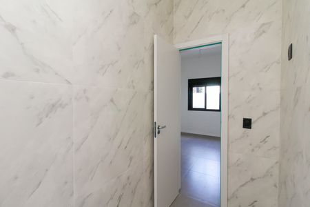 Casa à venda com 50m², 2 quartos e 2 vagas Casa à venda com 50m², 2 quartos e 2 vagasBanheiro da Suíte