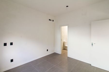 Casa à venda com 50m², 2 quartos e 2 vagas Casa à venda com 50m², 2 quartos e 2 vagasSuíte