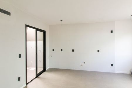 Casa à venda com 54m², 2 quartos e 2 vagasSala/Cozinha