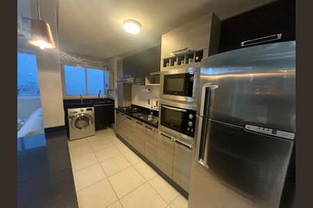 Cozinha de apartamento para alugar com 2 quartos, 49m² em Passo d’Areia, Porto Alegre