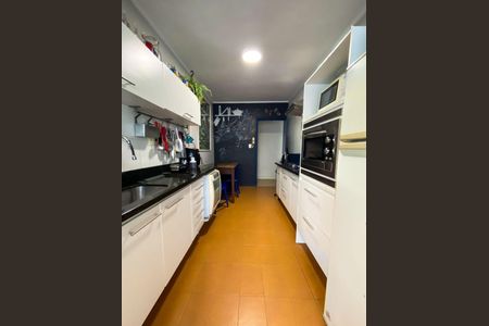 Cozinha de apartamento para alugar com 3 quartos, 110m² em Santana, Porto Alegre