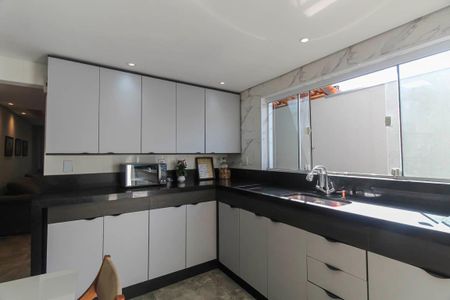 Casa à venda com 95m², 2 quartos e 2 vagas Casa à venda com 95m², 2 quartos e 2 vagasCozinha