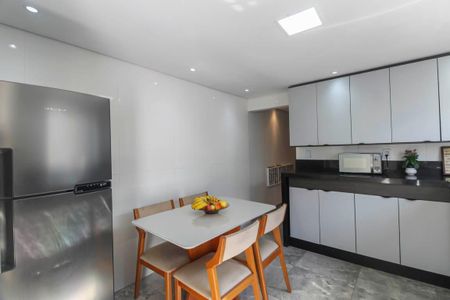 Casa à venda com 95m², 2 quartos e 2 vagas Casa à venda com 95m², 2 quartos e 2 vagasCozinha