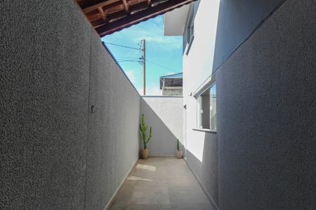 Casa à venda com 95m², 2 quartos e 2 vagas Casa à venda com 95m², 2 quartos e 2 vagasCorredor