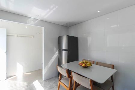 Casa à venda com 95m², 2 quartos e 2 vagas Casa à venda com 95m², 2 quartos e 2 vagasCozinha