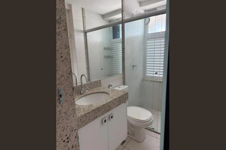 Banheiro de kitnet/studio para alugar com 1 quarto, 65m² em Setor Bueno, Goiânia