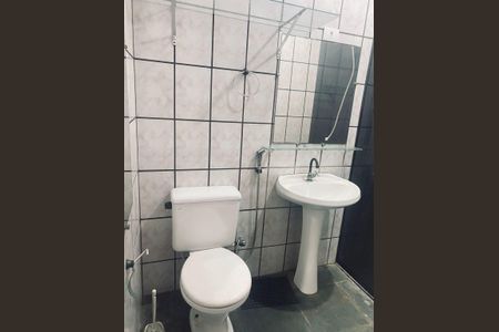 Banheiro de kitnet/studio para alugar com 1 quarto, 60m² em Balneario Maxland, Praia Grande