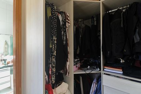 Casa à venda com 150m², 4 quartos e 2 vagas Casa à venda com 150m², 4 quartos e 2 vagasSuíte