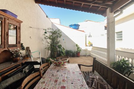 Casa à venda com 150m², 4 quartos e 2 vagas Casa à venda com 150m², 4 quartos e 2 vagasChurrasqueira
