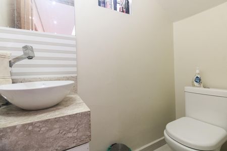 Casa à venda com 150m², 4 quartos e 2 vagas Casa à venda com 150m², 4 quartos e 2 vagasLavabo