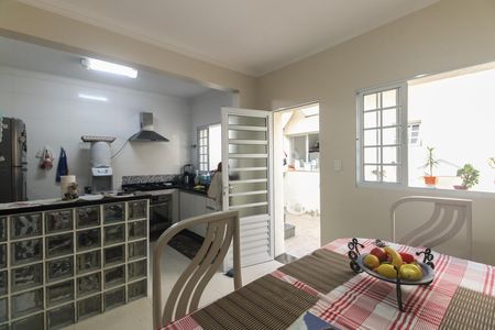 Casa à venda com 150m², 4 quartos e 2 vagas Casa à venda com 150m², 4 quartos e 2 vagasCozinha