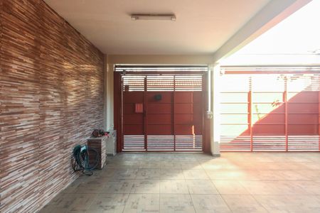 Casa à venda com 150m², 4 quartos e 2 vagas Casa à venda com 150m², 4 quartos e 2 vagasGaragem
