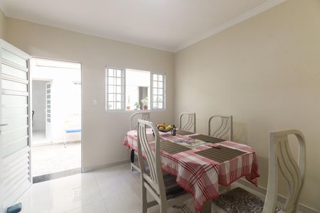 Casa à venda com 150m², 4 quartos e 2 vagas Casa à venda com 150m², 4 quartos e 2 vagasCozinha