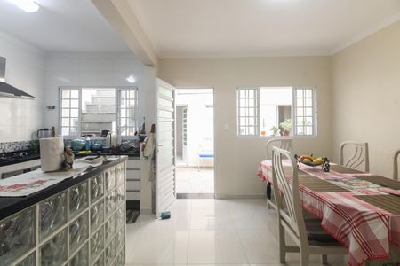 Casa à venda com 150m², 4 quartos e 2 vagas Casa à venda com 150m², 4 quartos e 2 vagasCozinha
