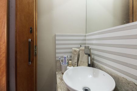 Casa à venda com 150m², 4 quartos e 2 vagas Casa à venda com 150m², 4 quartos e 2 vagasLavabo