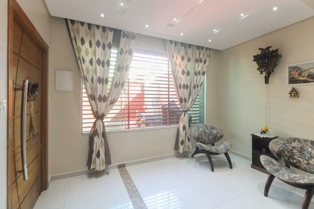 Casa à venda com 150m², 4 quartos e 2 vagas Casa à venda com 150m², 4 quartos e 2 vagasSala