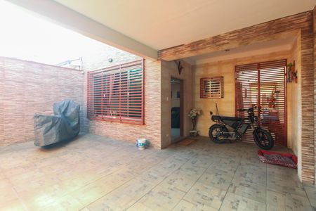 Casa à venda com 150m², 4 quartos e 2 vagas Casa à venda com 150m², 4 quartos e 2 vagasGaragem