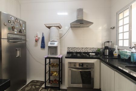 Casa à venda com 150m², 4 quartos e 2 vagas Casa à venda com 150m², 4 quartos e 2 vagasCozinha