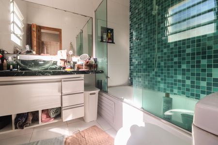 Casa à venda com 150m², 4 quartos e 2 vagas Casa à venda com 150m², 4 quartos e 2 vagasBanheiro Suíte