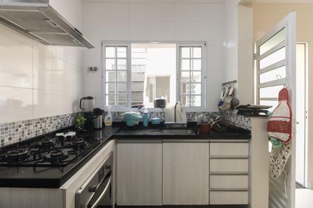 Casa à venda com 150m², 4 quartos e 2 vagas Casa à venda com 150m², 4 quartos e 2 vagasCozinha