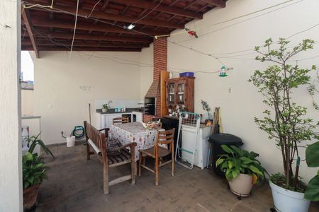 Casa à venda com 150m², 4 quartos e 2 vagas Casa à venda com 150m², 4 quartos e 2 vagasChurrasqueira